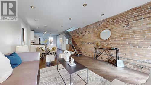 38 Fielding Avenue, Toronto, ON - Indoor Photo Showing Living Room