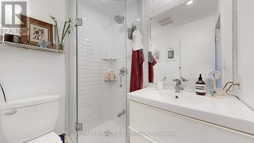 38 Fielding Avenue, Toronto, ON - Indoor Photo Showing Bathroom