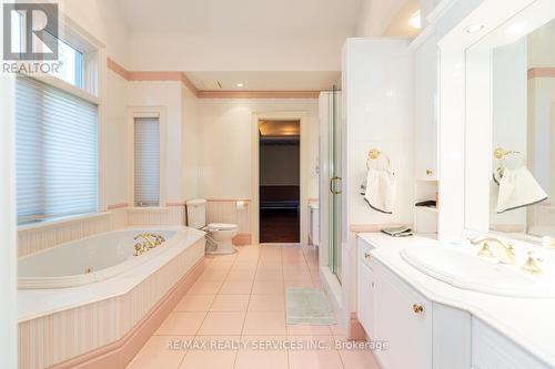 90 Humberview Drive, Vaughan, ON - Indoor Photo Showing Bathroom