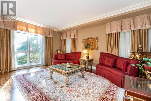 90 Humberview Drive, Vaughan, ON - Indoor Photo Showing Living Room