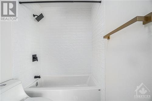 1945 Greenway Park, Ottawa, ON - Indoor Photo Showing Bathroom