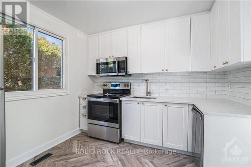 1945 Greenway Park, Ottawa, ON - Indoor Photo Showing Kitchen