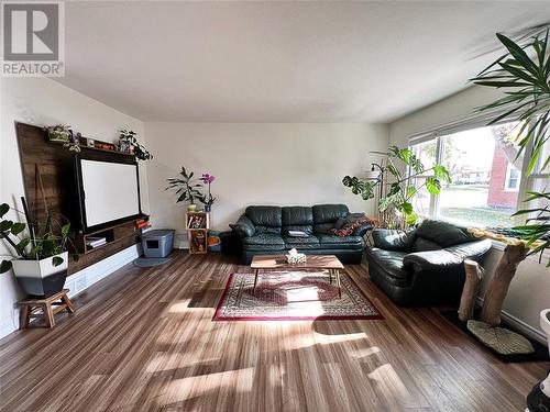 205 Fane Street Unit# 12B, St Clair, ON - Indoor Photo Showing Living Room