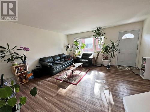 205 Fane Street Unit# 12B, St Clair, ON - Indoor Photo Showing Living Room