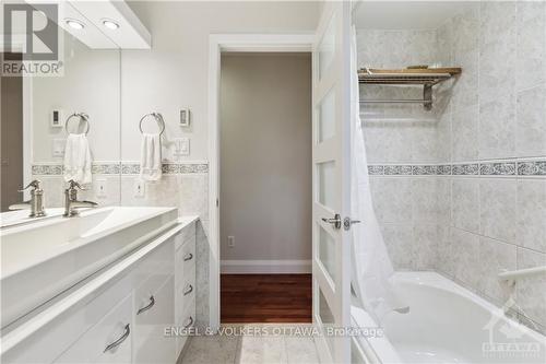 2282 Bowman Road, Ottawa, ON - Indoor Photo Showing Bathroom