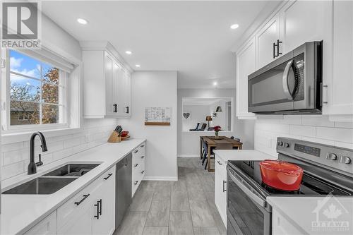 13 Oak Crescent, Brockville, ON - Indoor Photo Showing Kitchen With Double Sink With Upgraded Kitchen