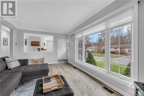 13 Oak Crescent, Brockville (810 - Brockville), ON - Indoor Photo Showing Living Room