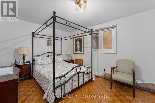 4135 Hickory Drive, Mississauga, ON - Indoor Photo Showing Bedroom