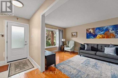 4135 Hickory Drive, Mississauga, ON - Indoor Photo Showing Living Room