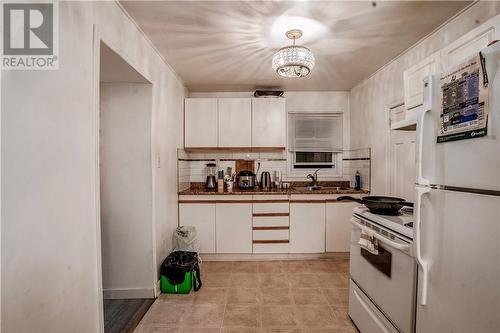 707 Charlotte Street, Sudbury, ON - Indoor Photo Showing Kitchen With Double Sink