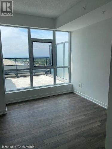 Spare room with dark wood-type flooring and a textured ceiling - 550 North Service Road Unit# 1001, Grimsby, ON - Indoor Photo Showing Other Room