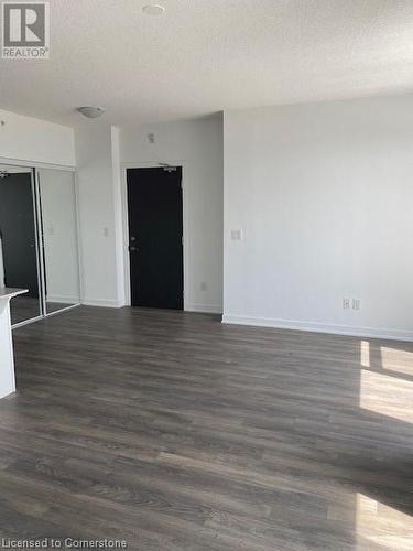 Unfurnished room featuring dark hardwood / wood-style floors and a textured ceiling - 550 North Service Road Unit# 1001, Grimsby, ON - Indoor Photo Showing Other Room