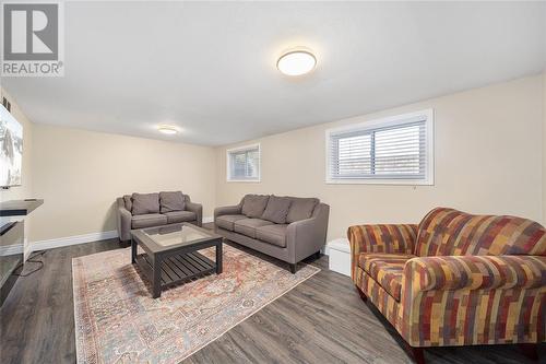 1103 Highway Drive East, Sarnia, ON - Indoor Photo Showing Living Room