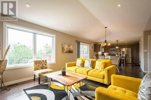 1053 Smith Street, Quinte West (Murray Ward), ON - Indoor Photo Showing Living Room