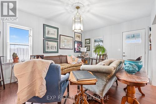 109714 Highway 7, Tweed, ON - Indoor Photo Showing Living Room