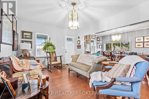 109714 Highway 7, Tweed, ON - Indoor Photo Showing Living Room