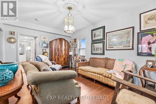 109714 Highway 7, Tweed, ON - Indoor Photo Showing Living Room