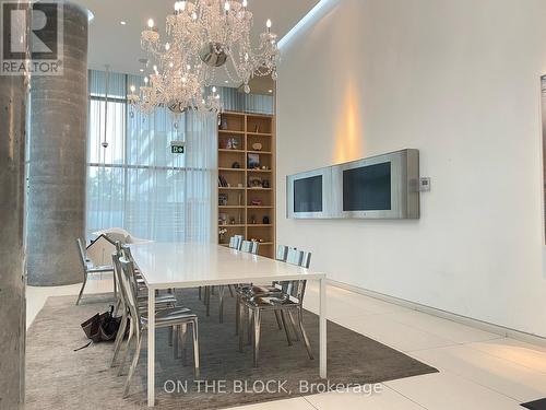 509 - 185 Roehampton Avenue, Toronto, ON - Indoor Photo Showing Dining Room