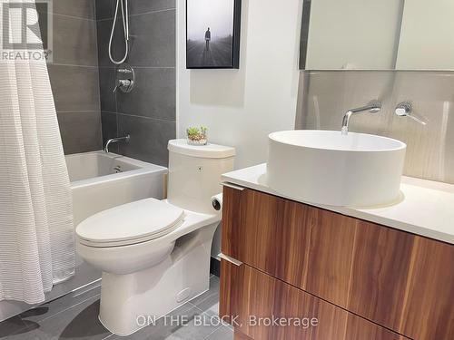 509 - 185 Roehampton Avenue, Toronto, ON - Indoor Photo Showing Bathroom