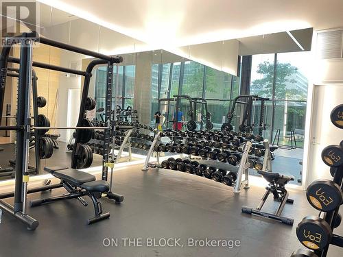 509 - 185 Roehampton Avenue, Toronto, ON - Indoor Photo Showing Gym Room