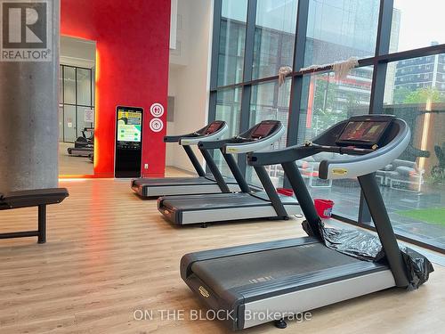 509 - 185 Roehampton Avenue, Toronto, ON - Indoor Photo Showing Gym Room