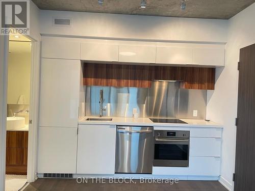 509 - 185 Roehampton Avenue, Toronto, ON - Indoor Photo Showing Kitchen