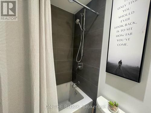 509 - 185 Roehampton Avenue, Toronto, ON - Indoor Photo Showing Bathroom