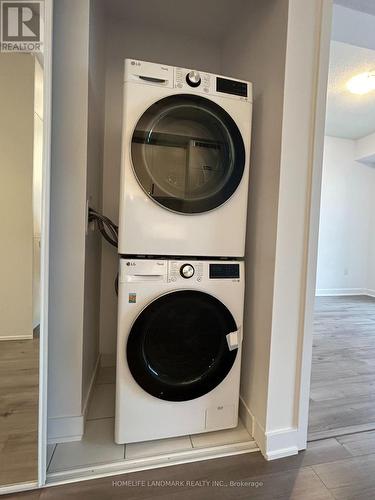 1511 - 60 Honeycrisp Crescent, Vaughan, ON - Indoor Photo Showing Laundry Room