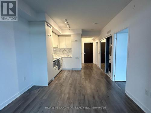 1511 - 60 Honeycrisp Crescent, Vaughan, ON - Indoor Photo Showing Kitchen