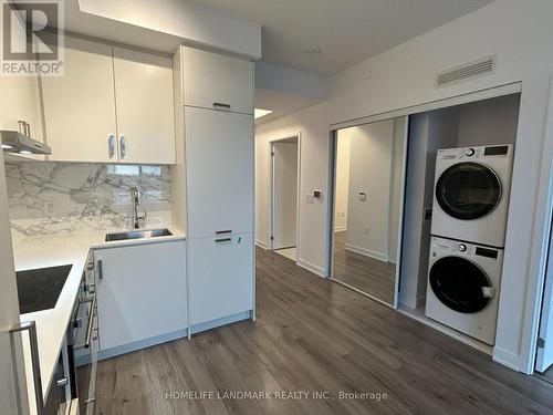 1511 - 60 Honeycrisp Crescent, Vaughan, ON - Indoor Photo Showing Laundry Room