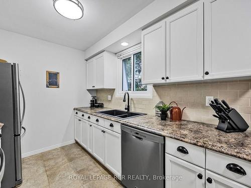 1 The Blvd, New Tecumseth, ON - Indoor Photo Showing Kitchen With Double Sink