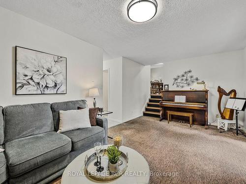 1 The Blvd, New Tecumseth, ON - Indoor Photo Showing Living Room