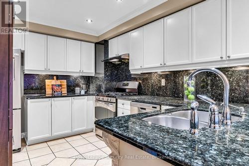 654 Ashprior Avenue, Mississauga, ON - Indoor Photo Showing Kitchen