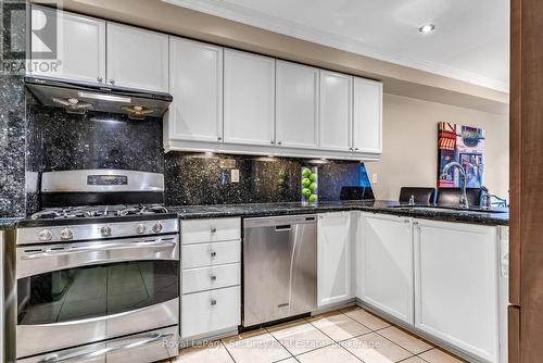 654 Ashprior Avenue, Mississauga, ON - Indoor Photo Showing Kitchen