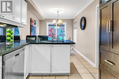 654 Ashprior Avenue, Mississauga, ON - Indoor Photo Showing Kitchen