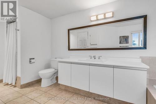 654 Ashprior Avenue, Mississauga, ON - Indoor Photo Showing Bathroom