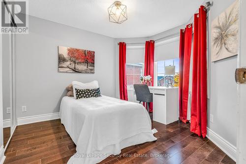 654 Ashprior Avenue, Mississauga, ON - Indoor Photo Showing Bedroom