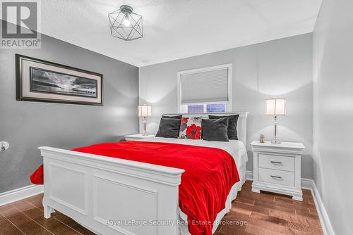 654 Ashprior Avenue, Mississauga, ON - Indoor Photo Showing Bedroom