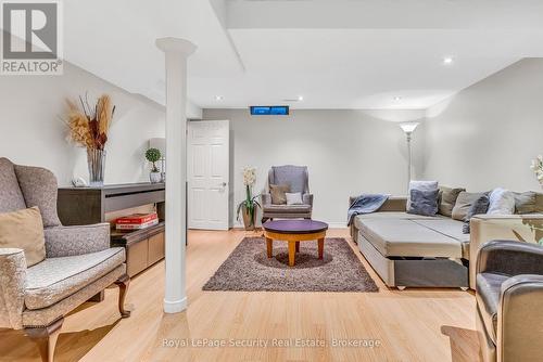 654 Ashprior Avenue, Mississauga, ON - Indoor Photo Showing Living Room