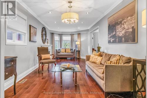 654 Ashprior Avenue, Mississauga, ON - Indoor Photo Showing Living Room