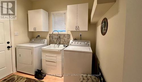 1311 Wonderland Road, Dysart Et Al, ON - Indoor Photo Showing Laundry Room