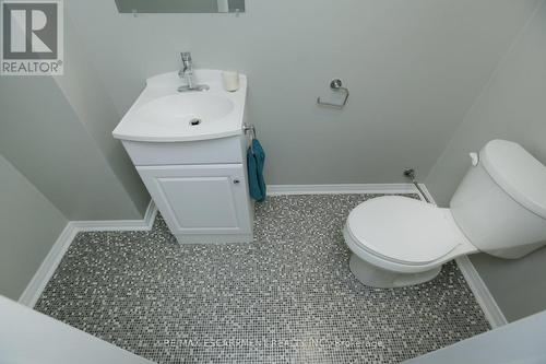 865 Shadeland Avenue, Burlington, ON - Indoor Photo Showing Bathroom