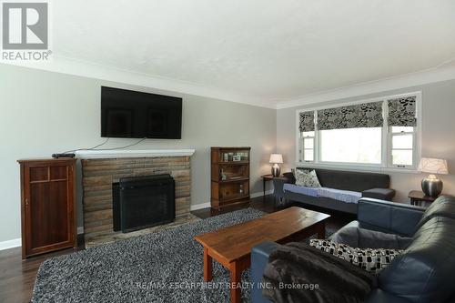 865 Shadeland Avenue, Burlington, ON - Indoor Photo Showing Living Room With Fireplace