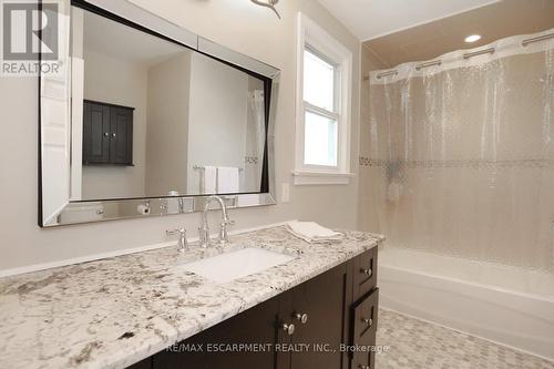 865 Shadeland Avenue, Burlington, ON - Indoor Photo Showing Bathroom