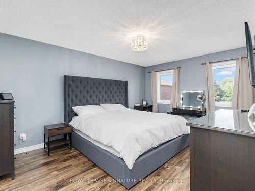 7394 Cloverleaf Crt, Mississauga, ON - Indoor Photo Showing Bedroom