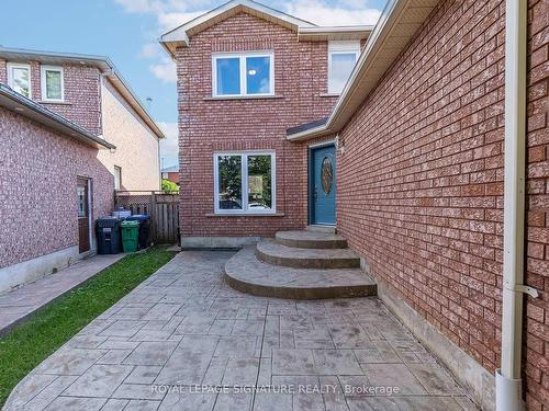 7394 Cloverleaf Crt, Mississauga, ON - Outdoor With Exterior