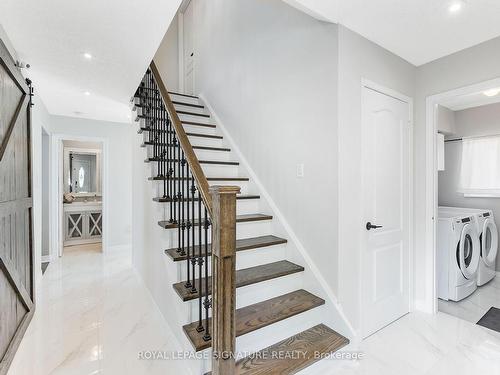 7394 Cloverleaf Crt, Mississauga, ON - Indoor Photo Showing Laundry Room