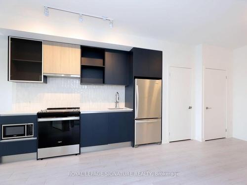 314-395 Dundas St W, Oakville, ON - Indoor Photo Showing Kitchen With Stainless Steel Kitchen