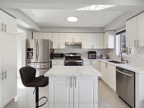 5609 Sidmouth St, Mississauga, ON - Indoor Photo Showing Kitchen With Double Sink