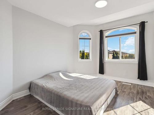 5609 Sidmouth St, Mississauga, ON - Indoor Photo Showing Bedroom